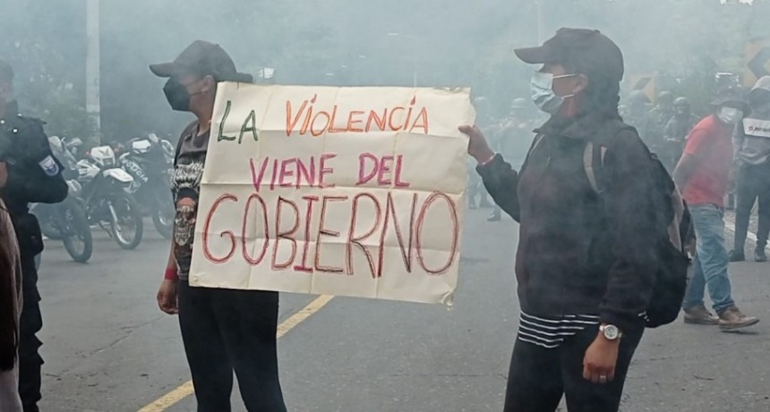 ECUADOR: EL PUEBLO ENFRENTA AL NEOLIBERALISMO